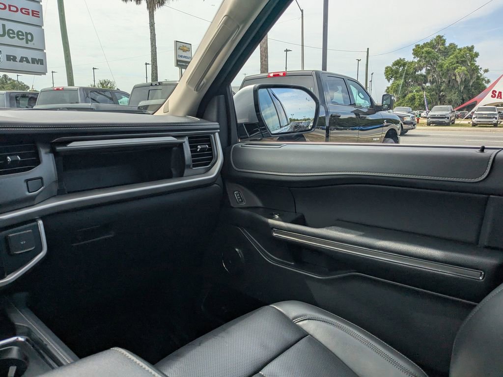 Used 2024 Ford Expedition XLT AWD/4WD image 18