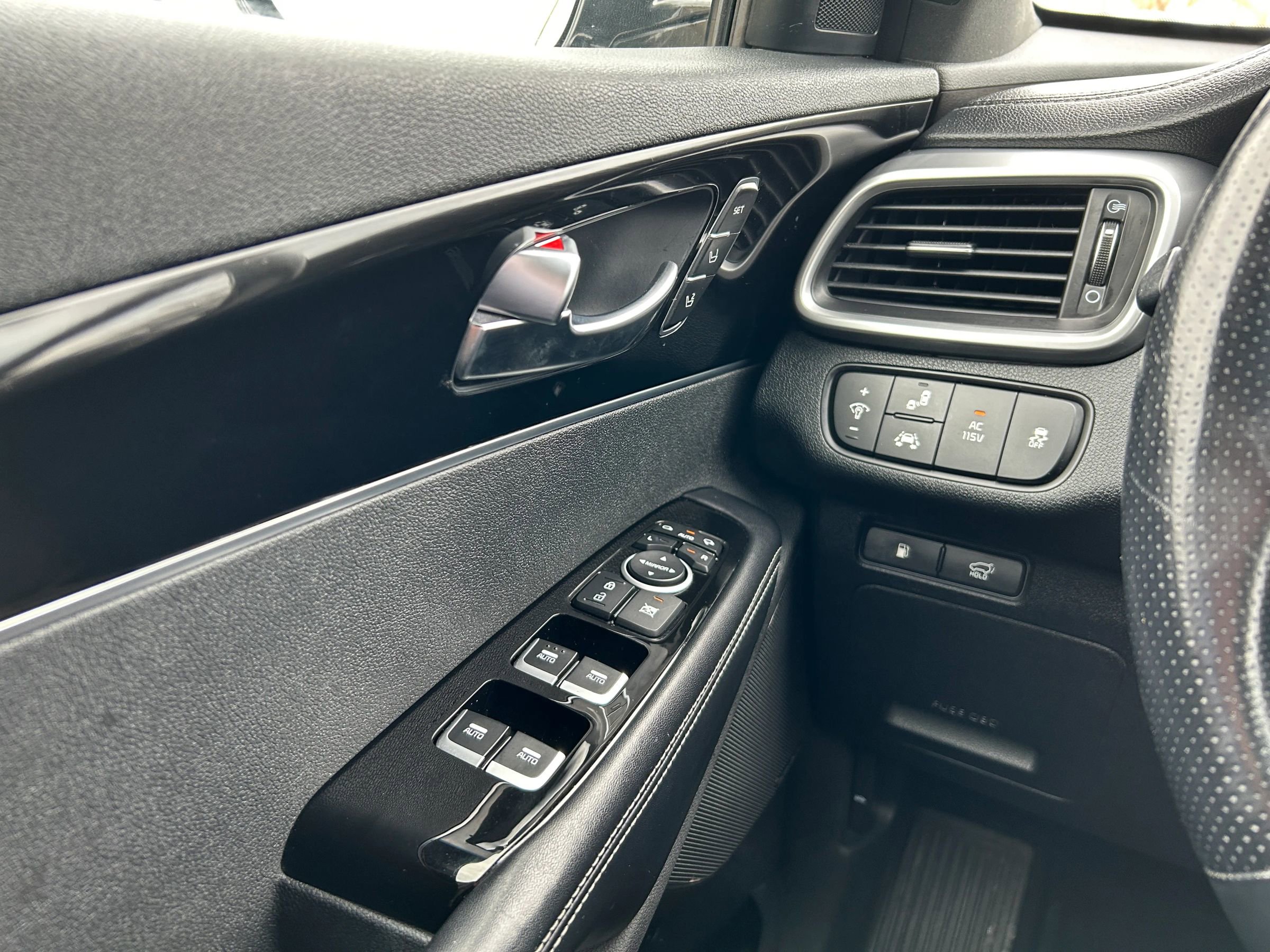 Used 2019 Kia Sorento SX image 10