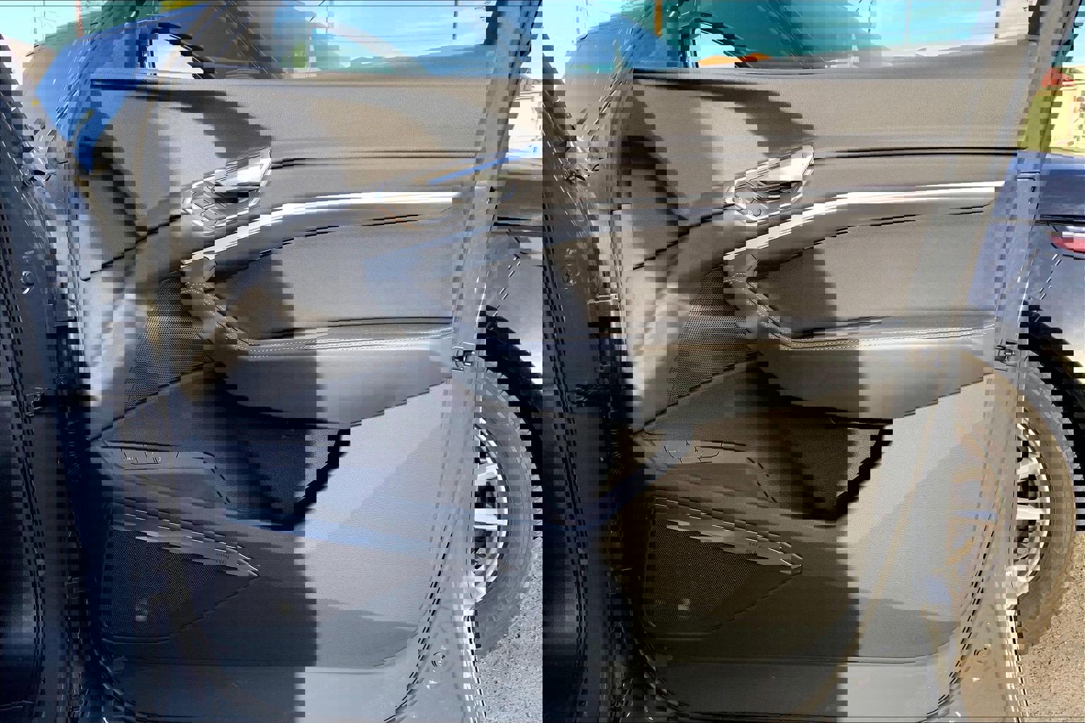 Used 2024 Audi Q8 e-tron Prestige image 22