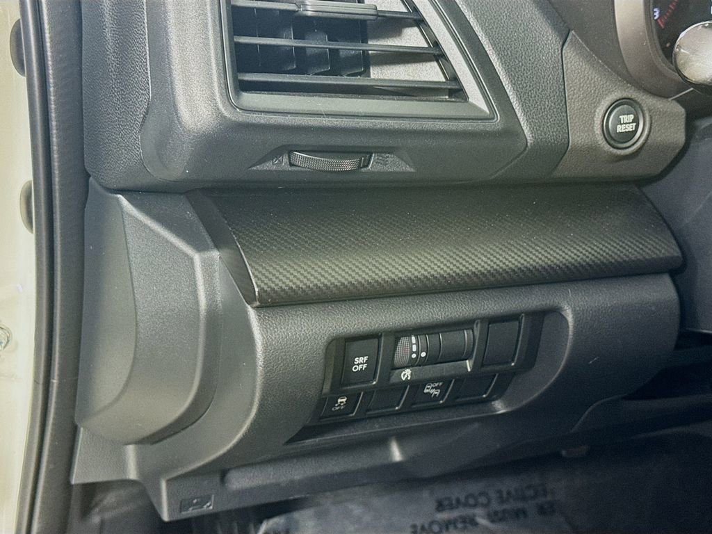 Used 2018 Subaru Crosstrek 2.0i Premium w/ Eyesight System image 10