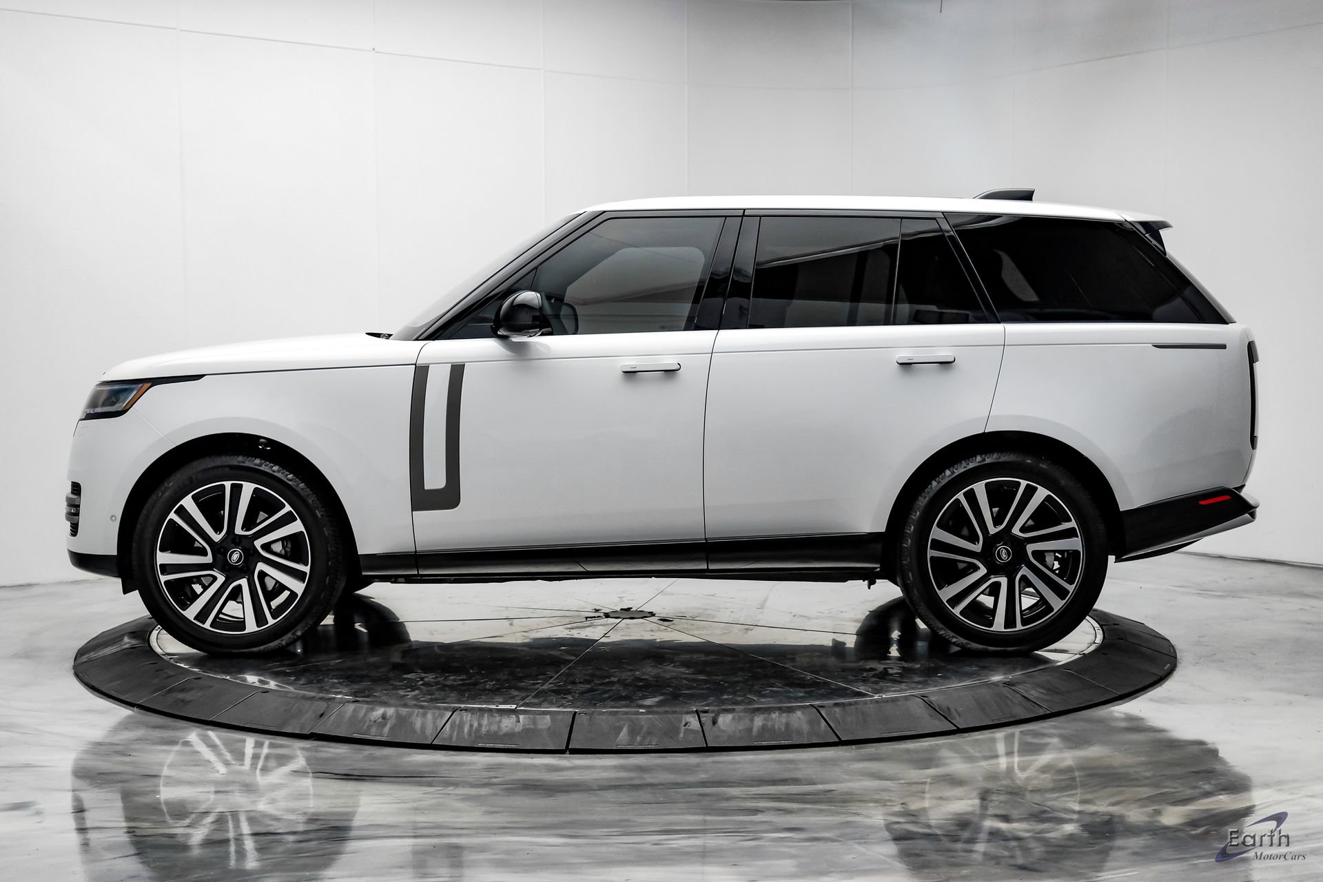 Used 2023 Land Rover Range Rover SE image 7