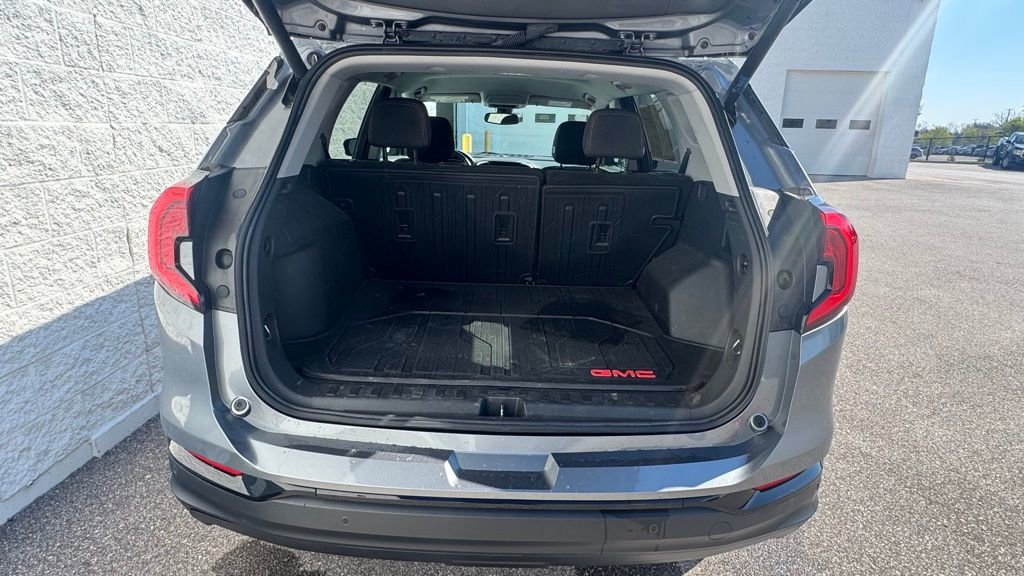 Used 2021 GMC Terrain SLE w/ Driver Convenience Package image 9