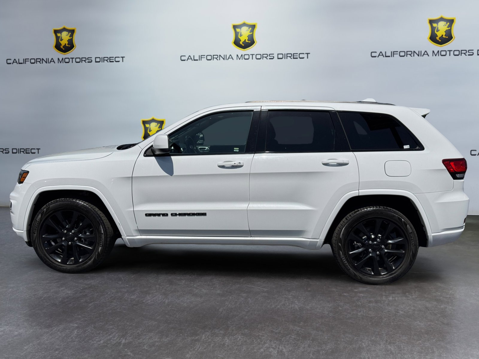 Used 2017 Jeep Grand Cherokee Altitude RWD image 2