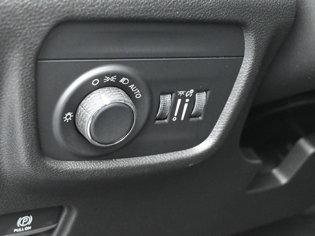 New 2025 Jeep Grand Cherokee Altitude AWD/4WD image 15