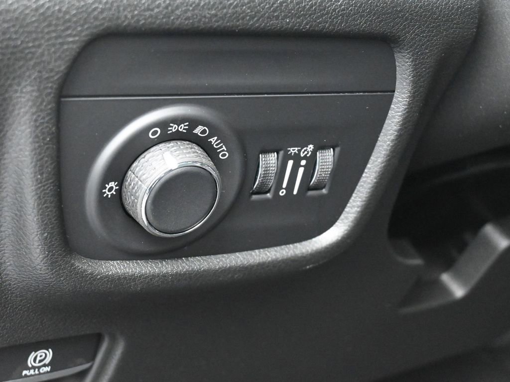 New 2025 Jeep Grand Cherokee Altitude image 15