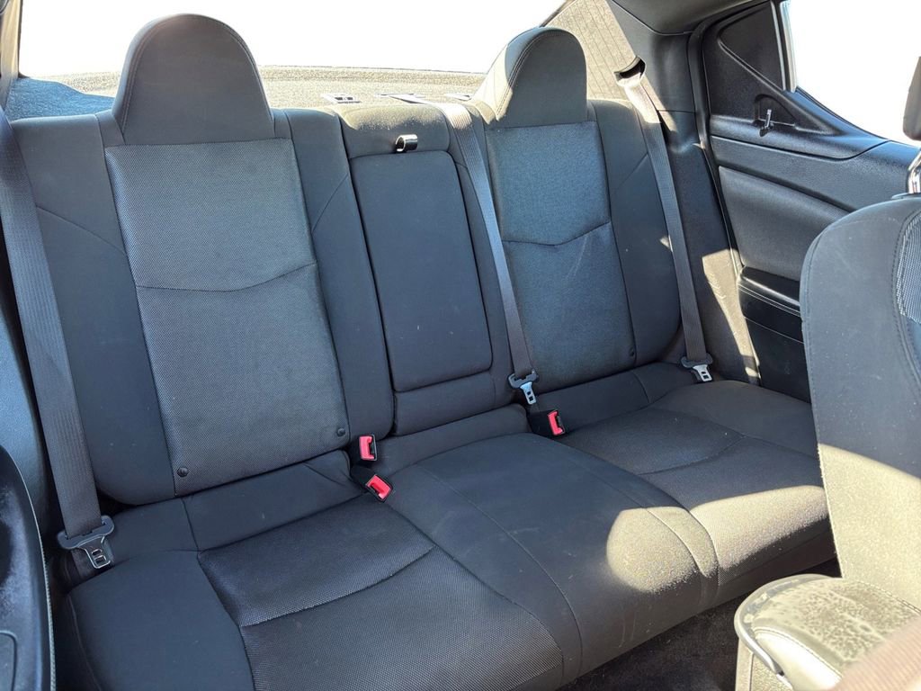 Used 2013 Dodge Avenger SE image 23