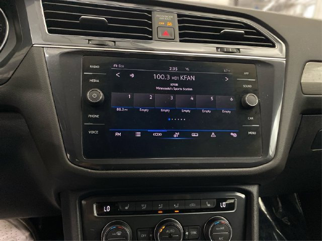 Used 2021 Volkswagen Tiguan SE AWD/4WD image 29