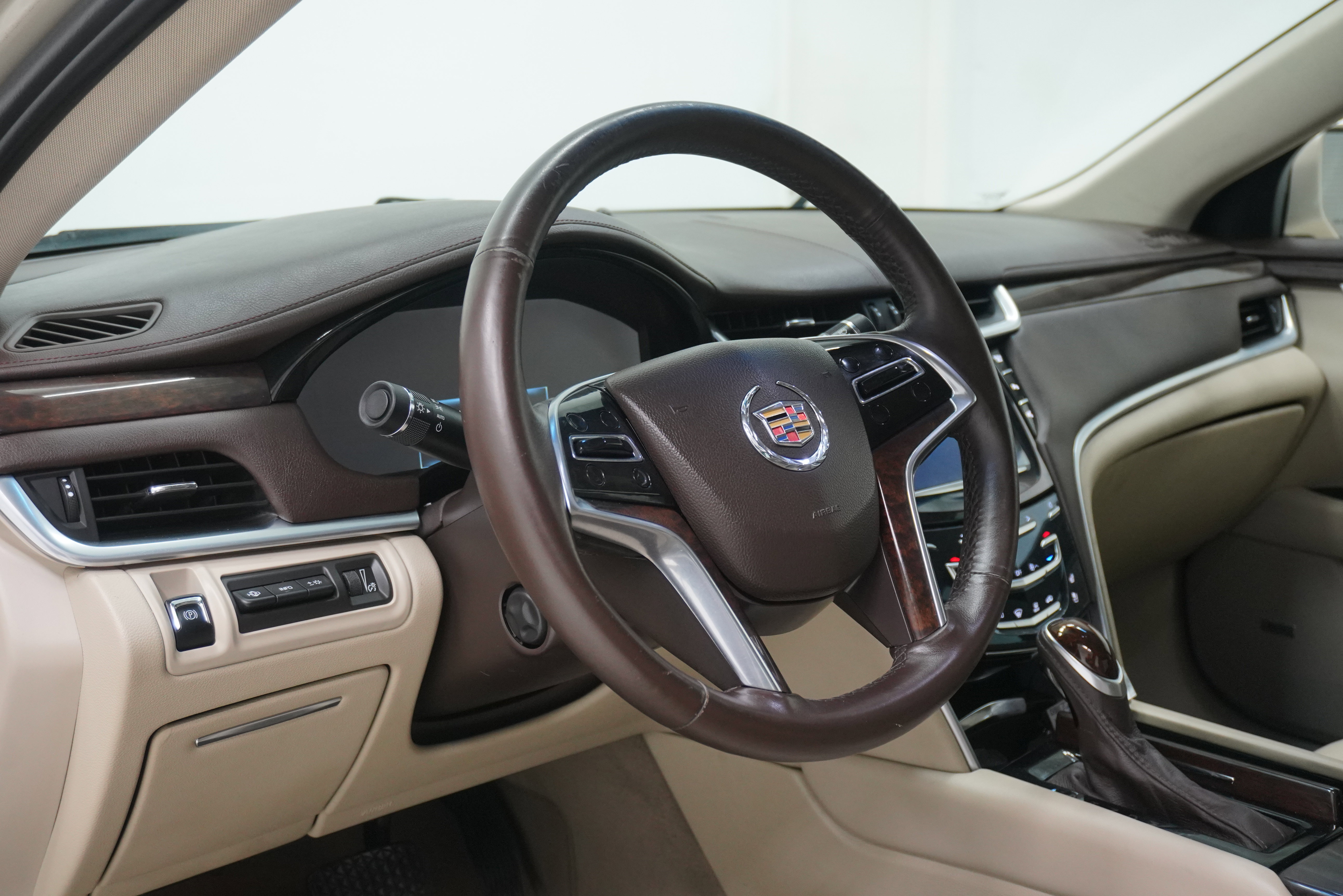 Used 2014 Cadillac XTS Premium w/ Driver Assist Package FWD image 9