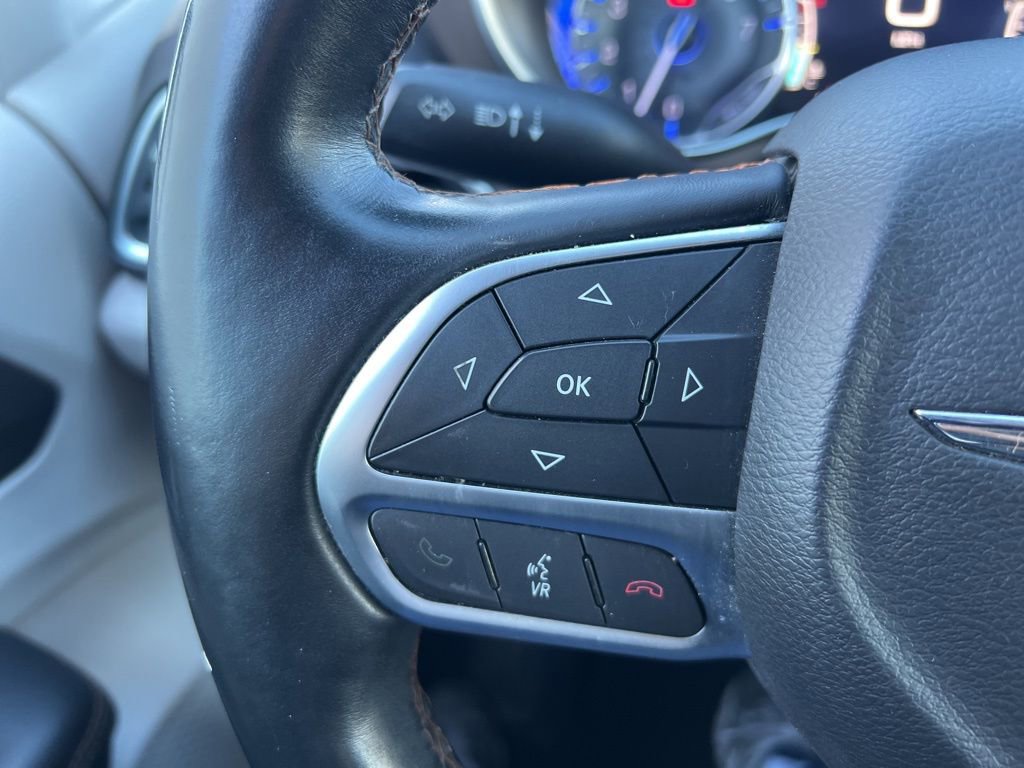 Used 2017 Chrysler Pacifica Touring-L Plus w/ Advanced Safetytec Group image 23