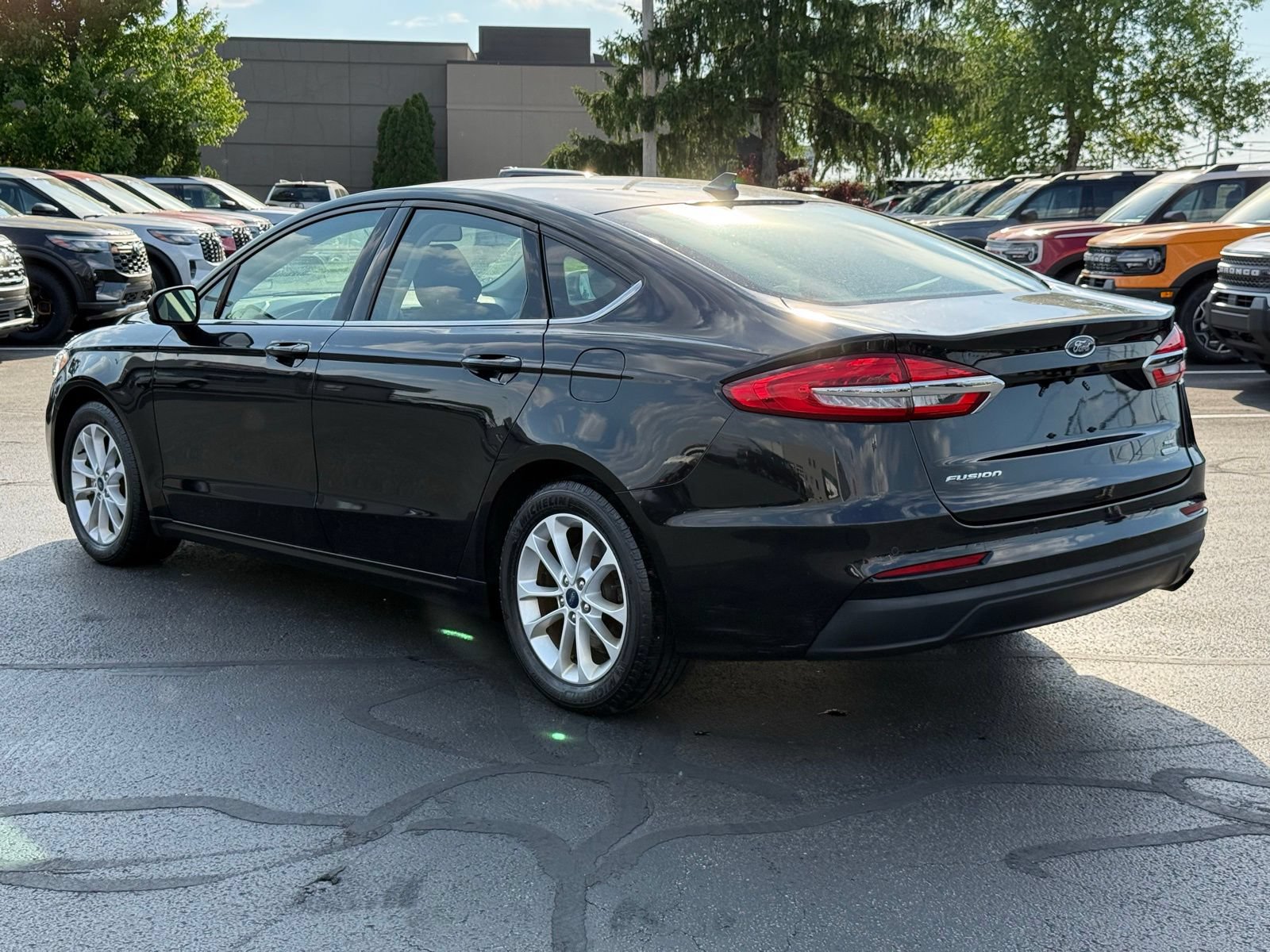 Used 2020 Ford Fusion SE FWD image 6