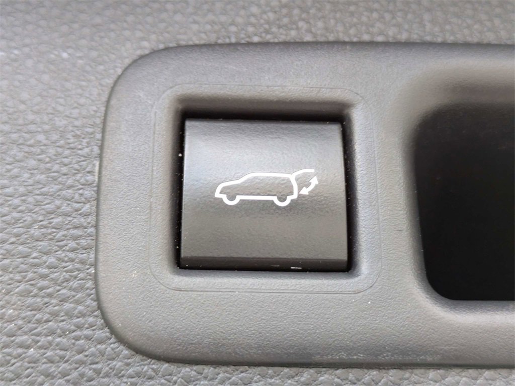 Used 2022 Toyota Highlander LE image 13