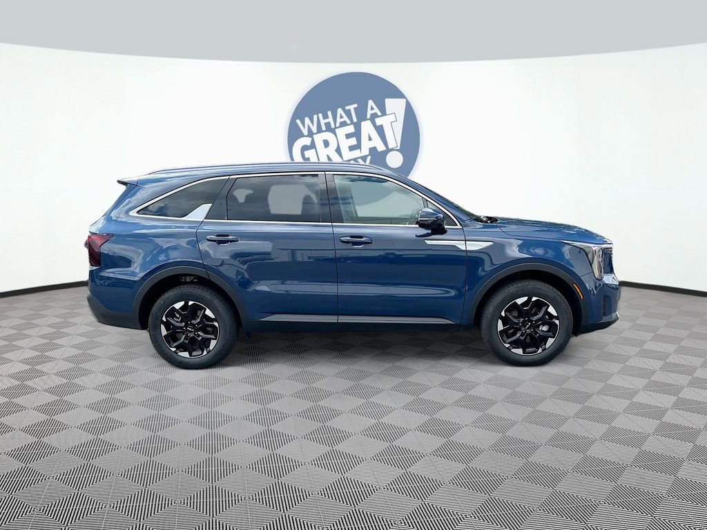 Certified 2025 Kia Sorento S image 4