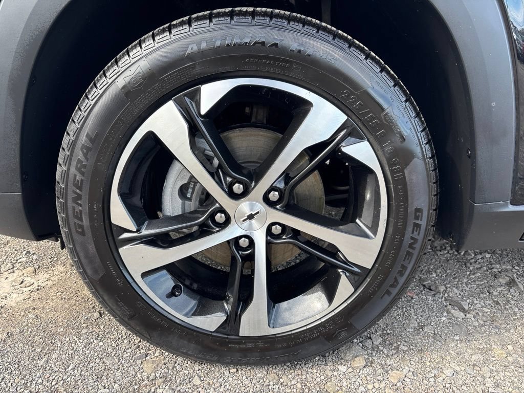 Used 2024 Chevrolet Trax RS w/ Sunroof Package FWD image 10