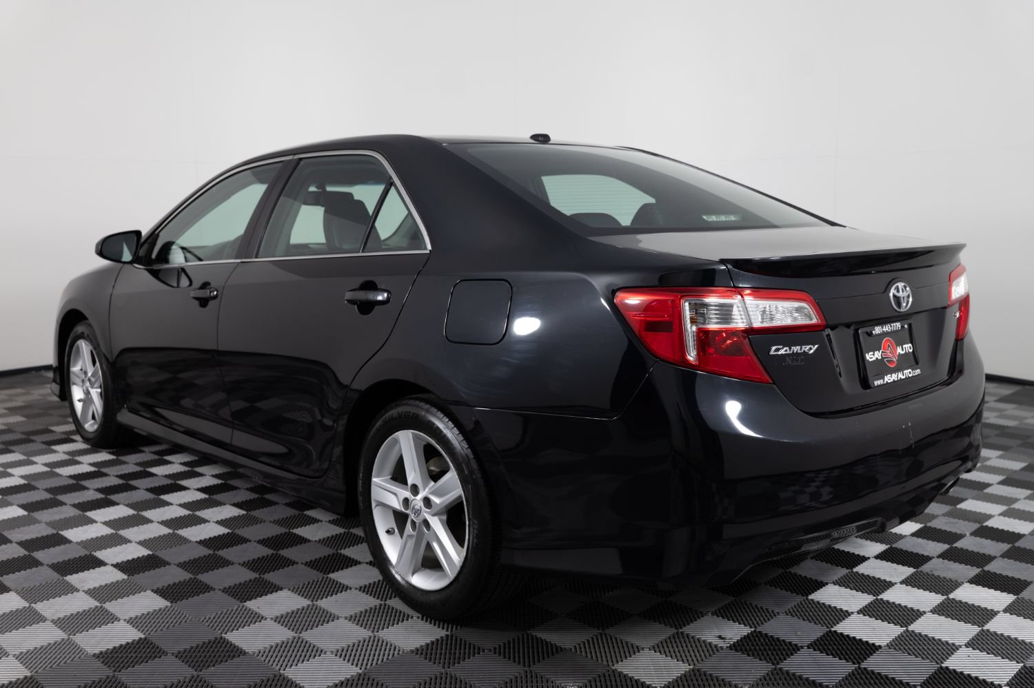 Used 2013 Toyota Camry SE w/ Convenience Pkg FWD image 5