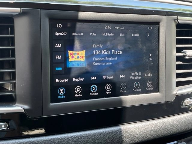 Used 2020 Chrysler Pacifica Touring FWD image 17