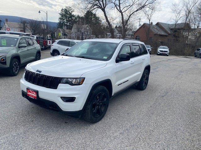 Used 2019 Jeep Grand Cherokee Laredo AWD/4WD image 3