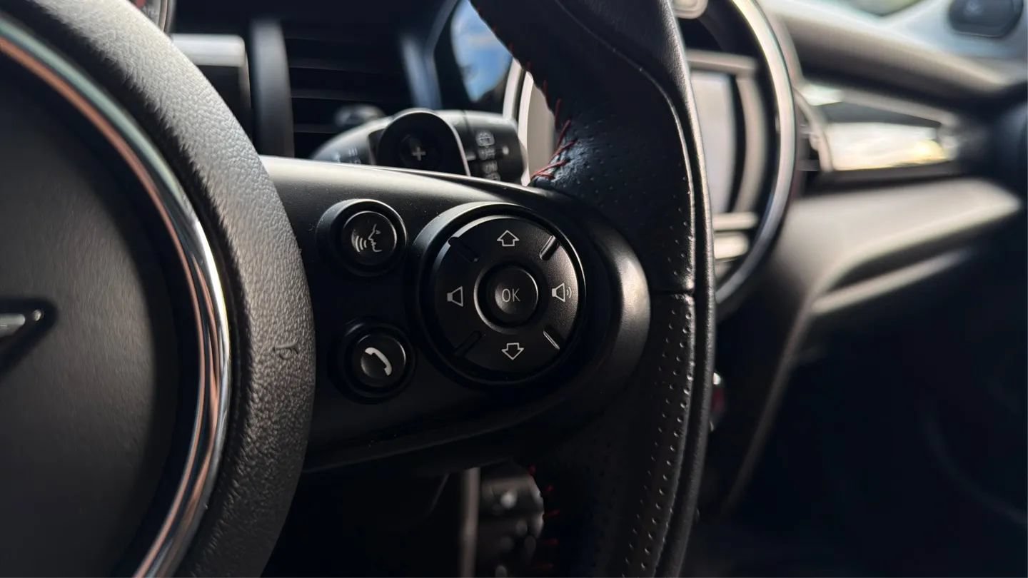 Used 2021 MINI Cooper S w/ Premium Package FWD image 31