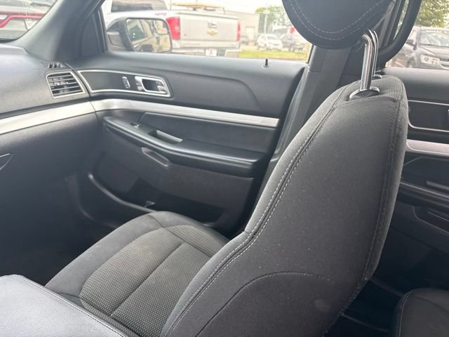Used 2017 Ford Explorer XLT AWD/4WD image 16