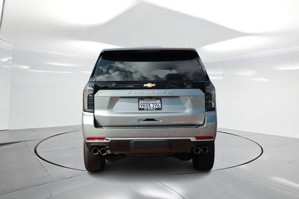 Used 2025 Chevrolet Suburban Premier image 3