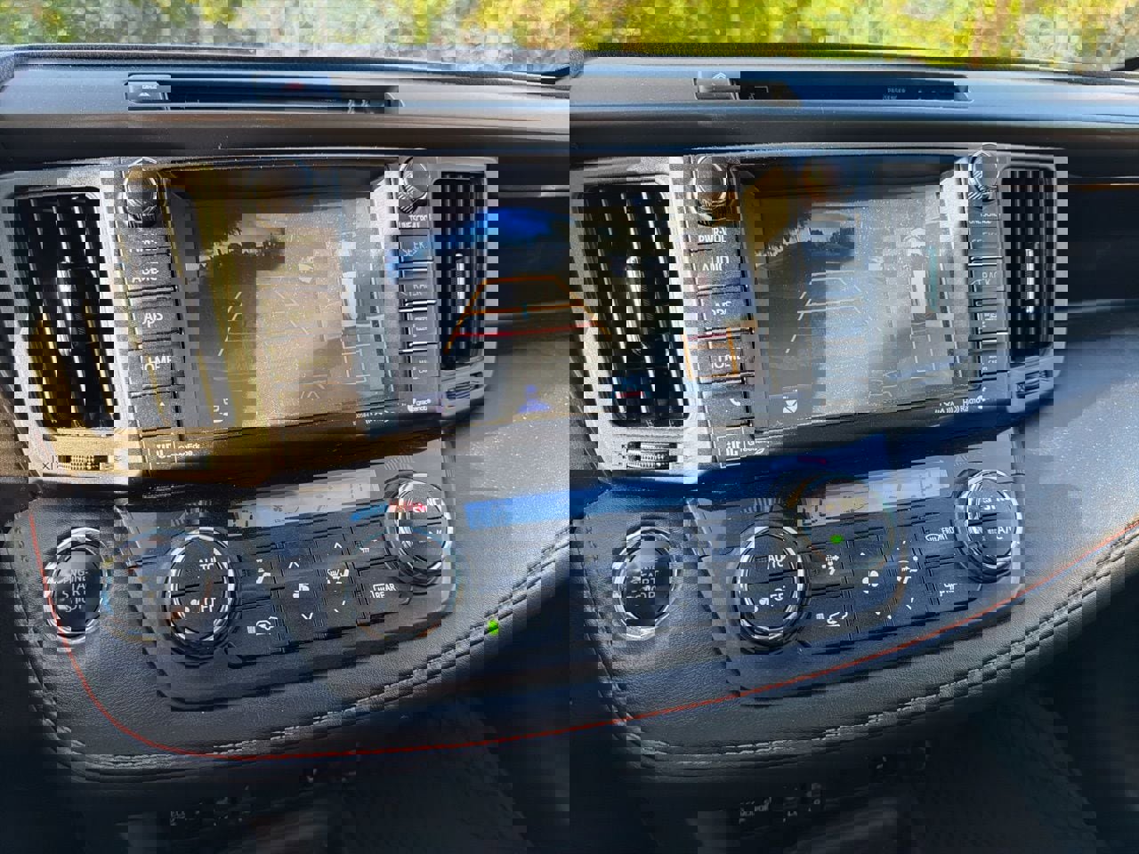 Used 2018 Toyota RAV4 SE w/ Advanced Technology Package AWD/4WD image 11