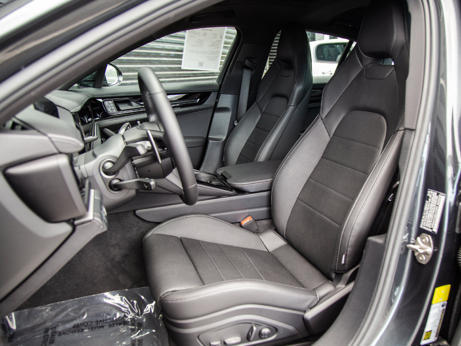 Certified 2025 Porsche Panamera RWD image 5