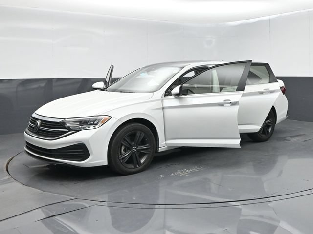 Used 2024 Volkswagen Jetta SE FWD image 61