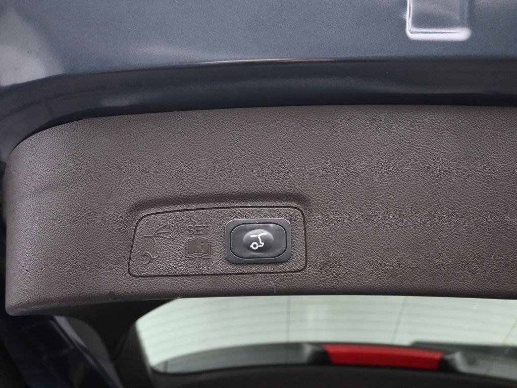 Used 2019 Lincoln MKC Reserve image 10