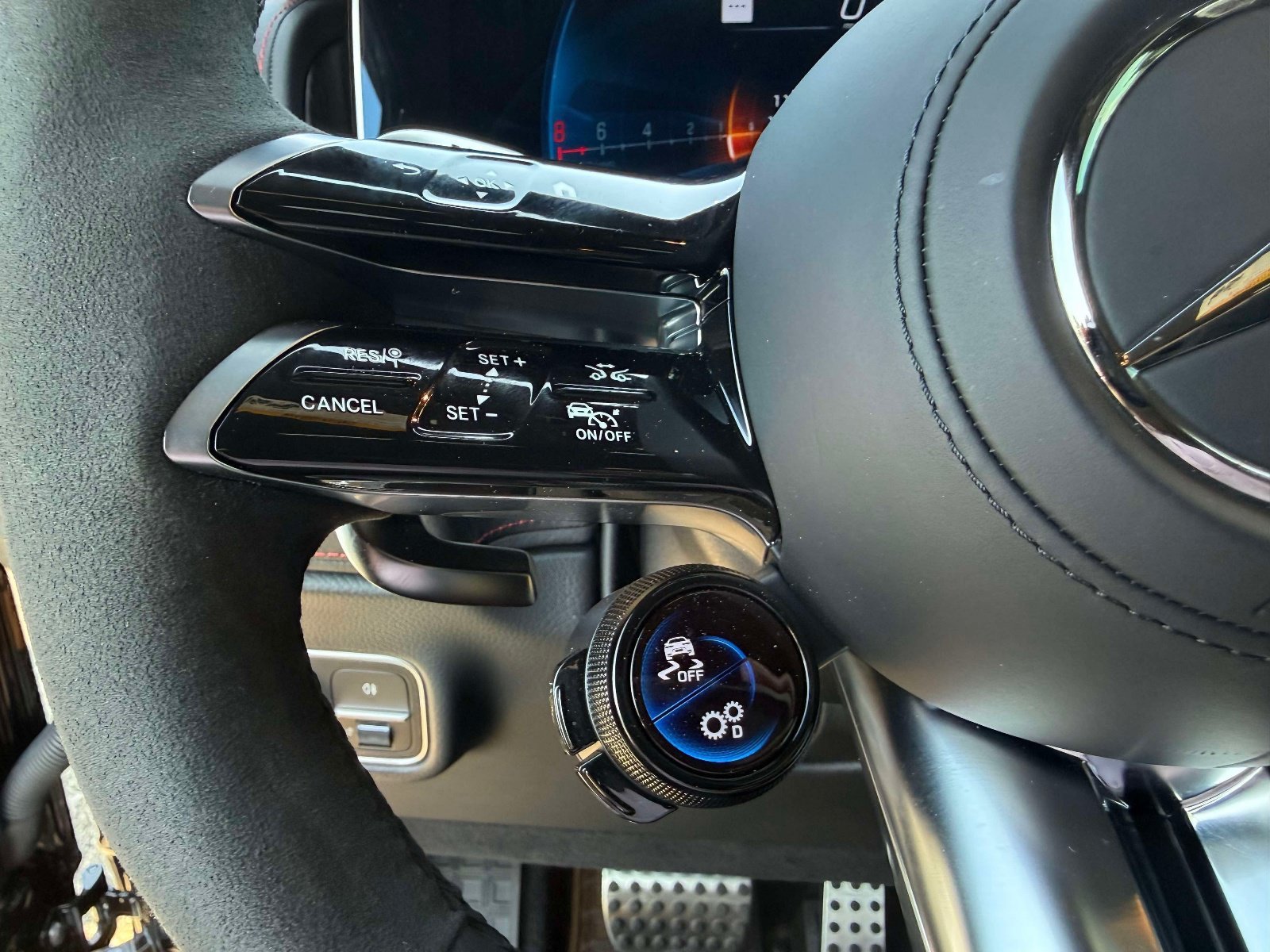 Certified 2025 Mercedes-Benz G 63 AMG 4MATIC w/ AMG Performance Package image 33
