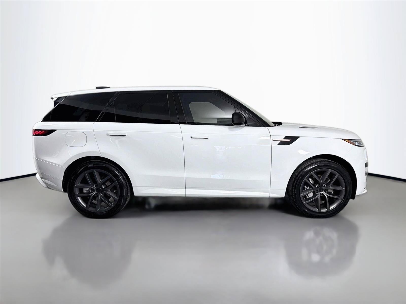 New 2026 Land Rover Range Rover Sport Dynamic SE AWD/4WD image 4