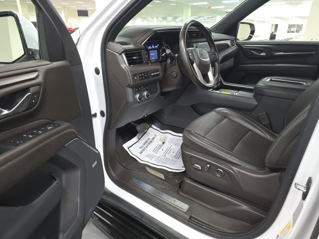 Used 2021 GMC Yukon XL Denali image 16