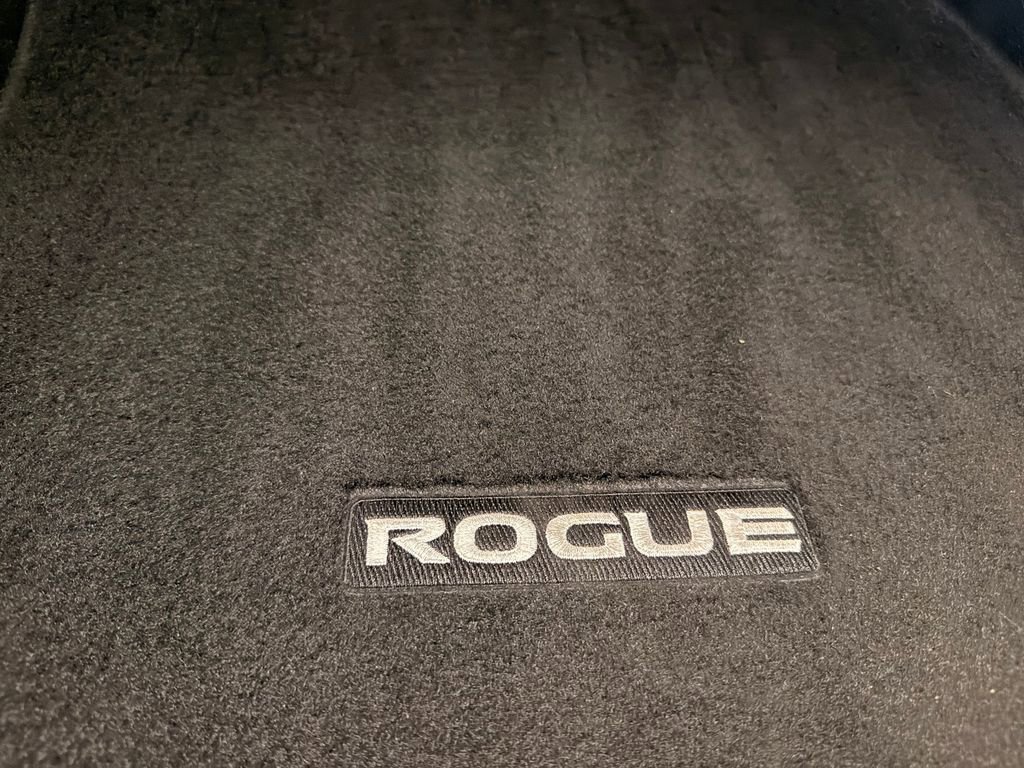 Used 2020 Nissan Rogue S FWD image 25