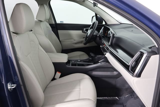 Used 2025 Kia Sorento EX image 20