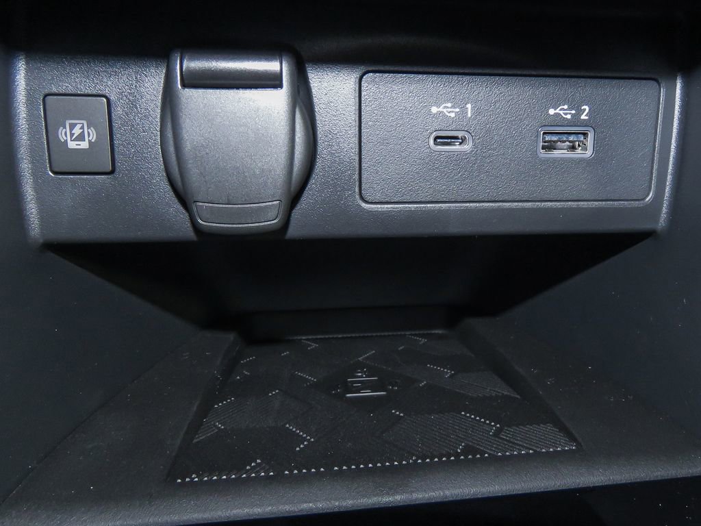 New 2025 Nissan Versa SR w/ Trunk Package FWD image 26
