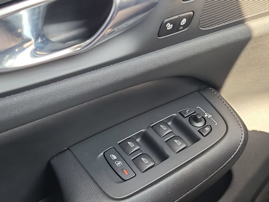 Used 2023 Volvo S60 B5 Plus w/ Climate Package FWD image 18