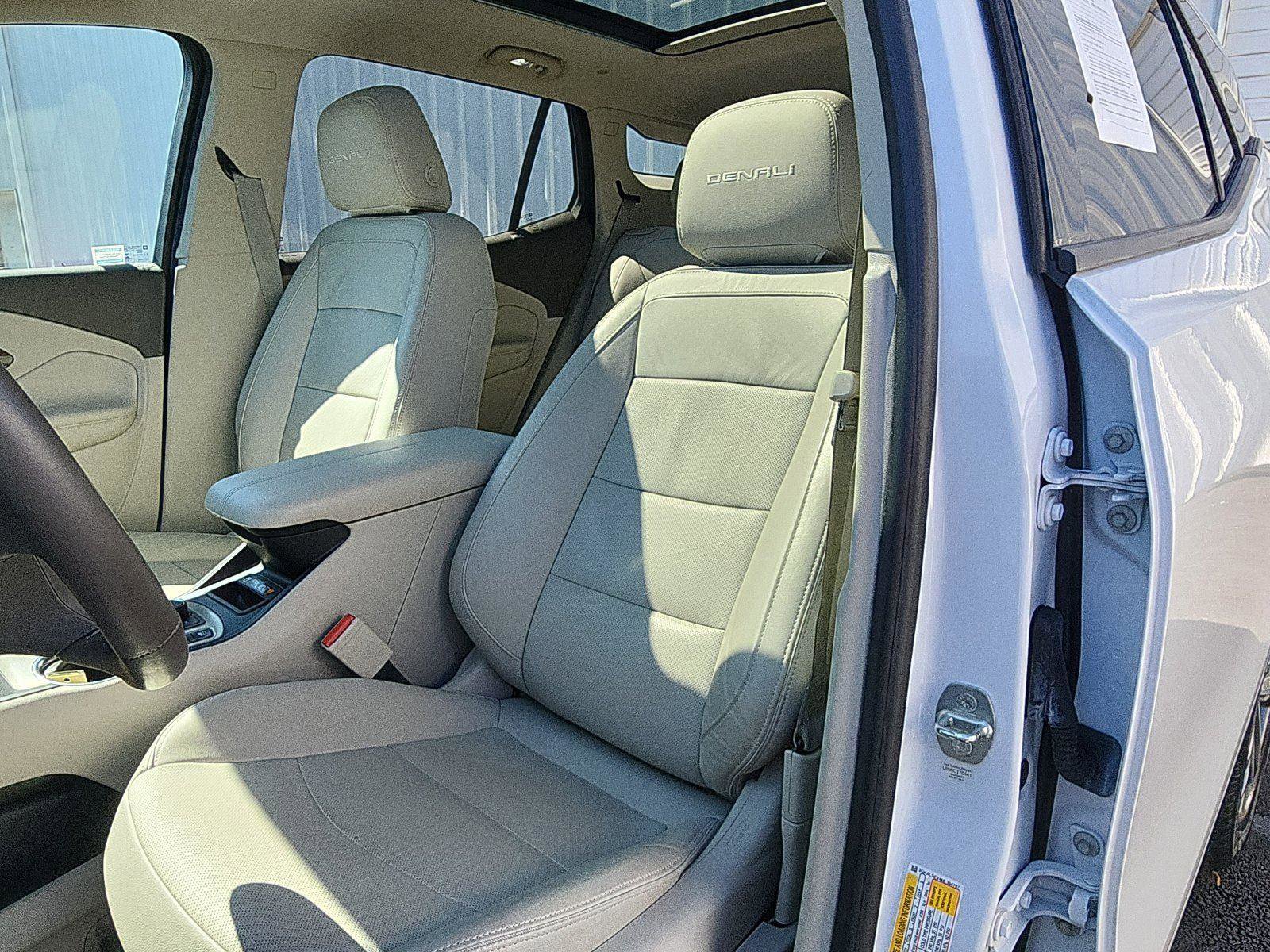 Used 2021 GMC Terrain Denali w/ Denali Premium Package image 22