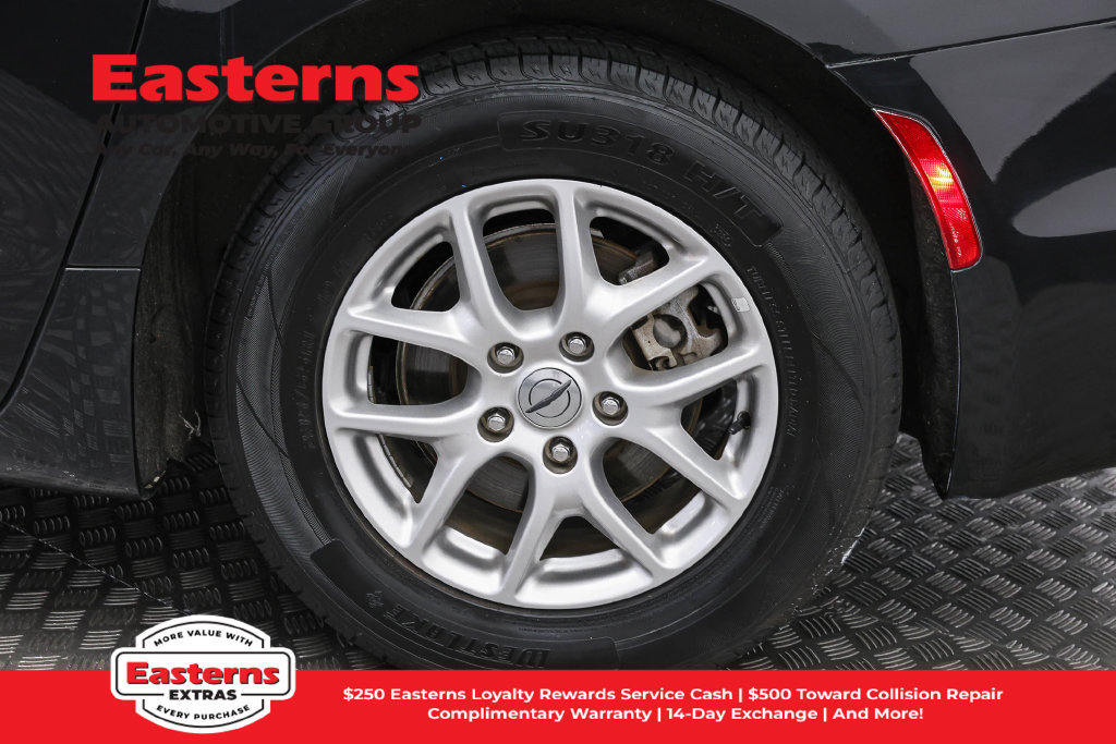 Used 2023 Chrysler Pacifica Touring-L FWD image 35