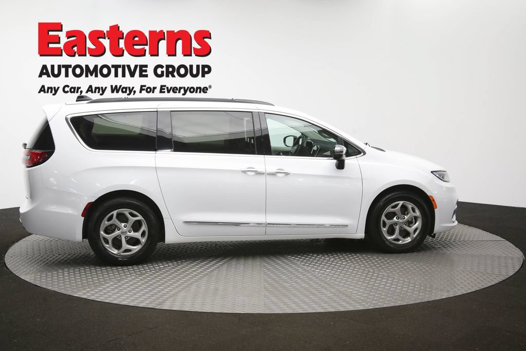 Used 2023 Chrysler Pacifica Limited FWD image 47