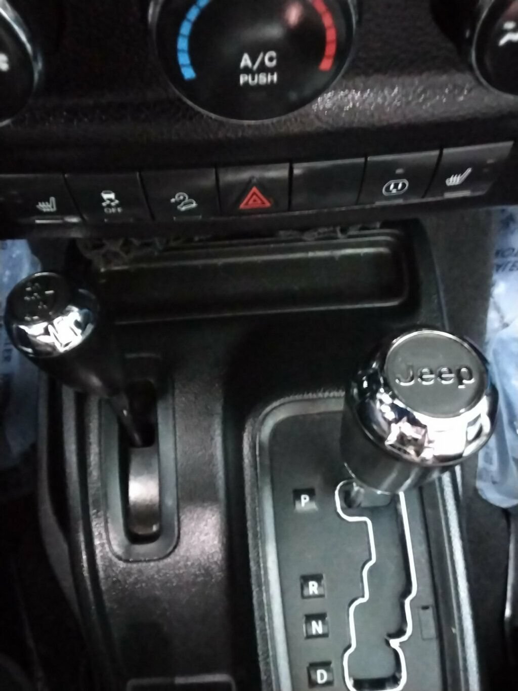 Used 2018 Jeep Wrangler Unlimited Sahara AWD/4WD image 19