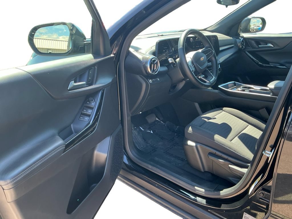 Used 2026 Chevrolet Equinox LT AWD/4WD image 23