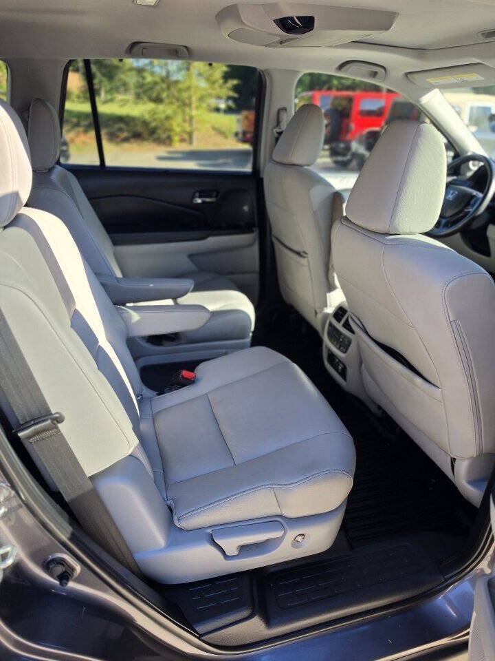 Used 2019 Honda Pilot Touring image 11