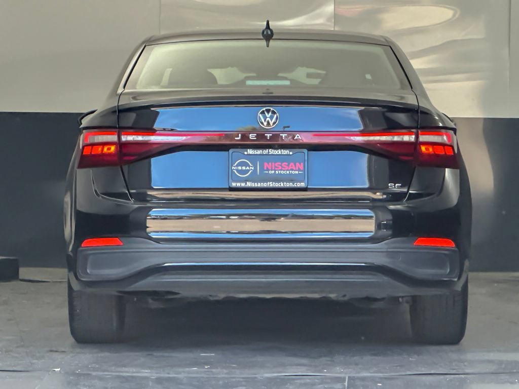 Used 2025 Volkswagen Jetta SE FWD image 4