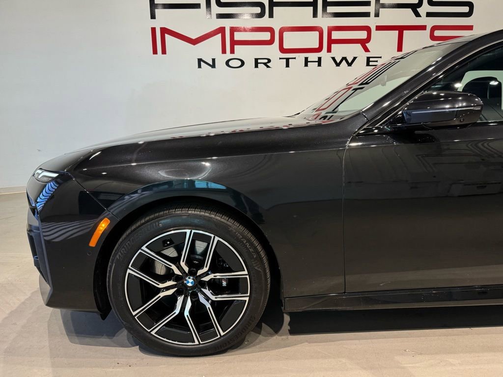 Used 2025 BMW 760i xDrive image 7