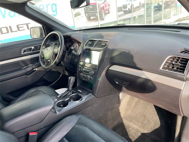 Used 2017 Ford Explorer XLT w/ Equipment Group 202A image 28