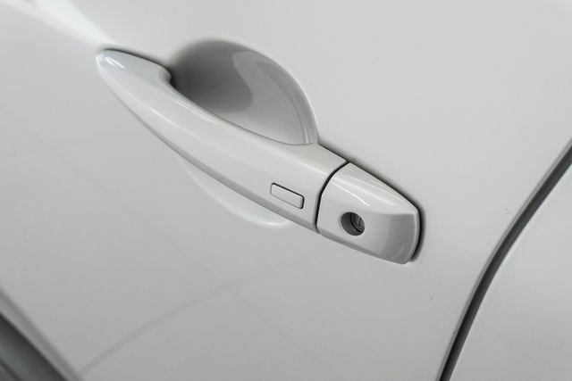 Used 2025 Nissan Rogue SV w/ SV Premium Package image 8