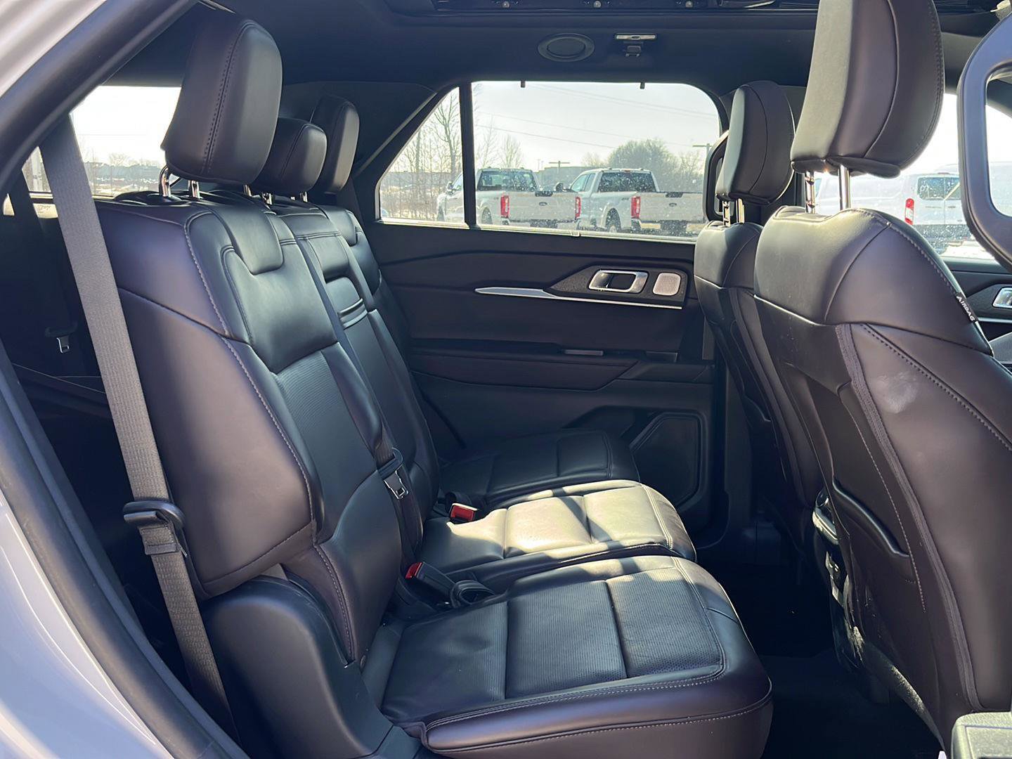 Used 2025 Ford Explorer Platinum image 27