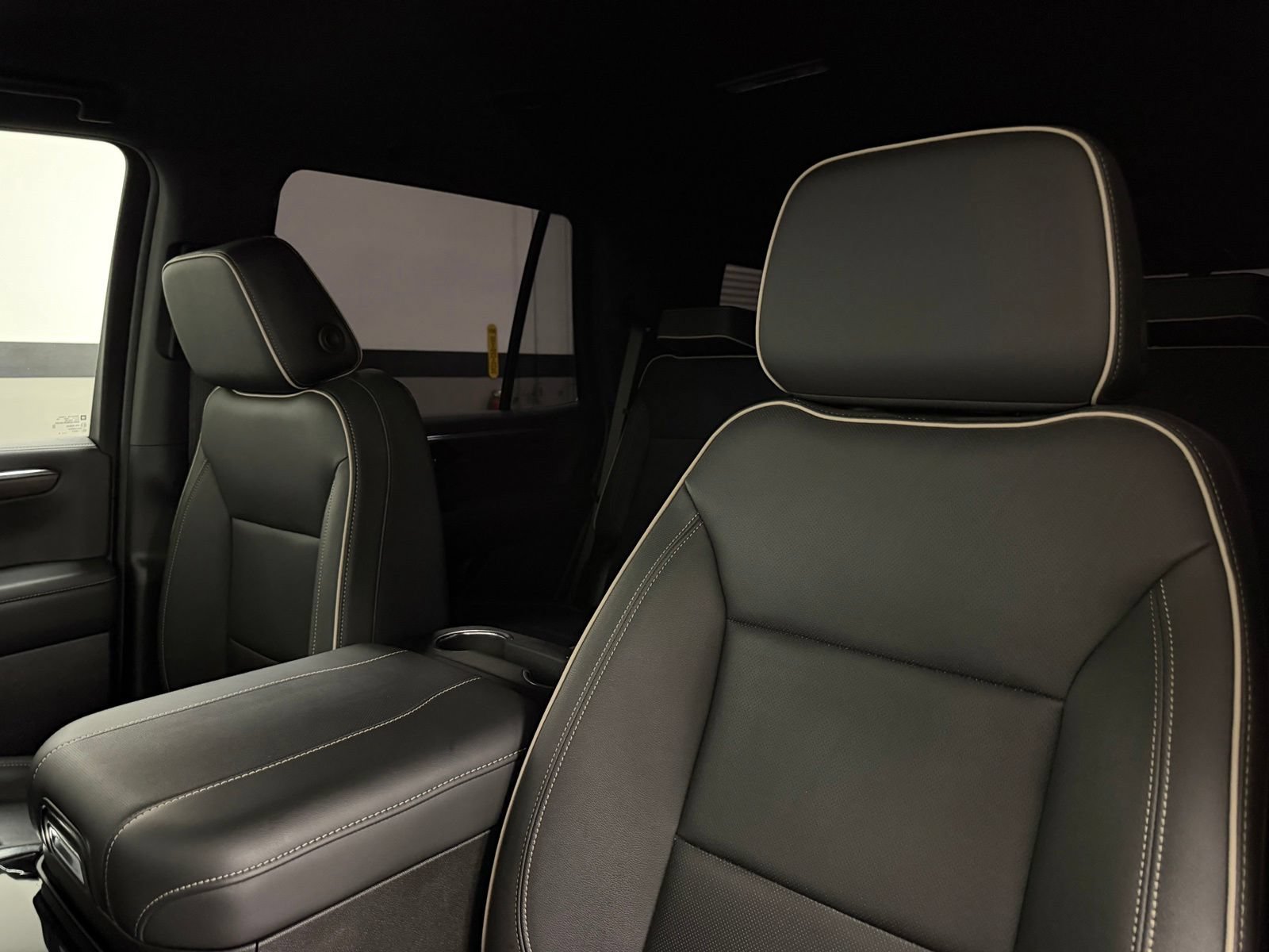 Used 2025 Chevrolet Tahoe Premier AWD/4WD image 26