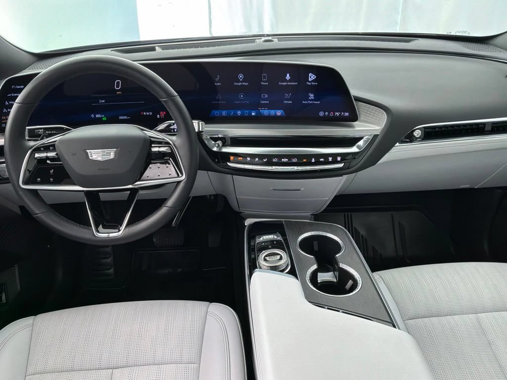 Used 2024 Cadillac Lyriq Luxury AWD/4WD image 23