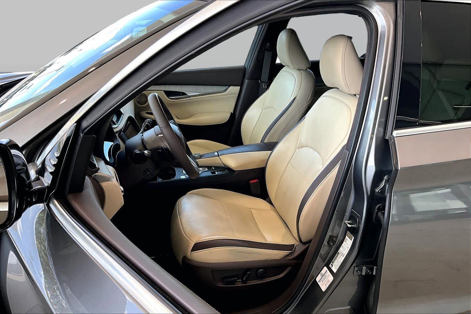 Used 2019 INFINITI QX50 Essential w/ Sensory Package FWD image 7