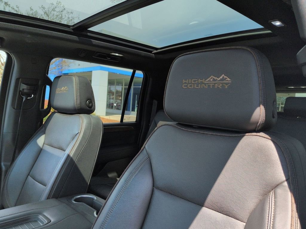 Used 2023 Chevrolet Suburban High Country image 15