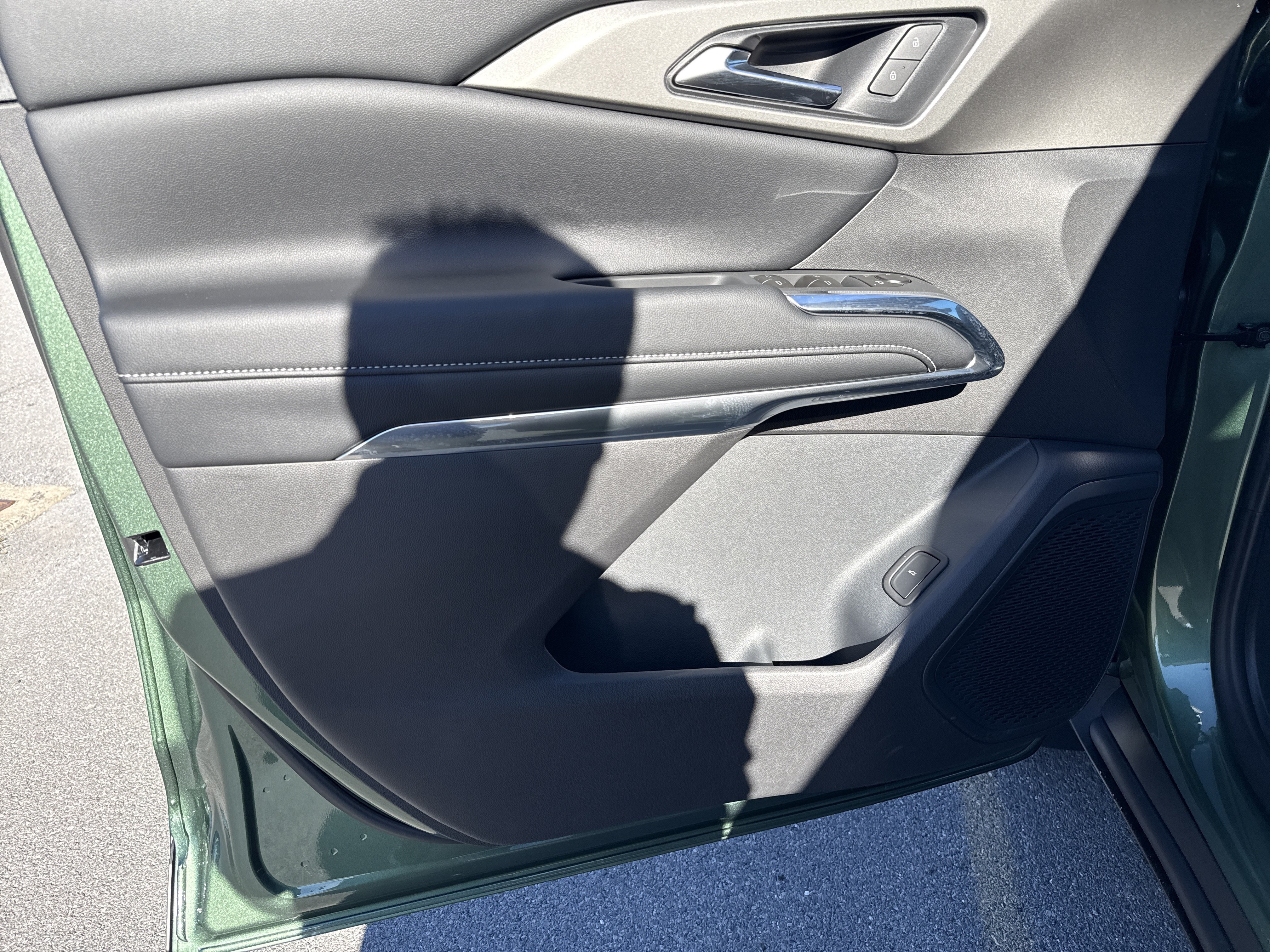 New 2027 Chevrolet Traverse LT w/ Sun and Wheel Package AWD/4WD image 18